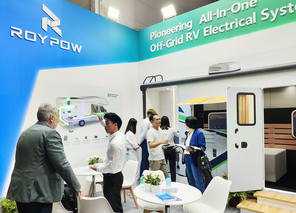 ROYPOW fremviser All-In-One Off-Grid RV elektriske system på CARAVAN SALON Düsseldorf 2024