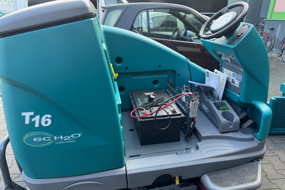 ROYPOW Lithium Batteries: Powering Higher Efficiency and Lower Costs for Floor Scrubbers in Europe